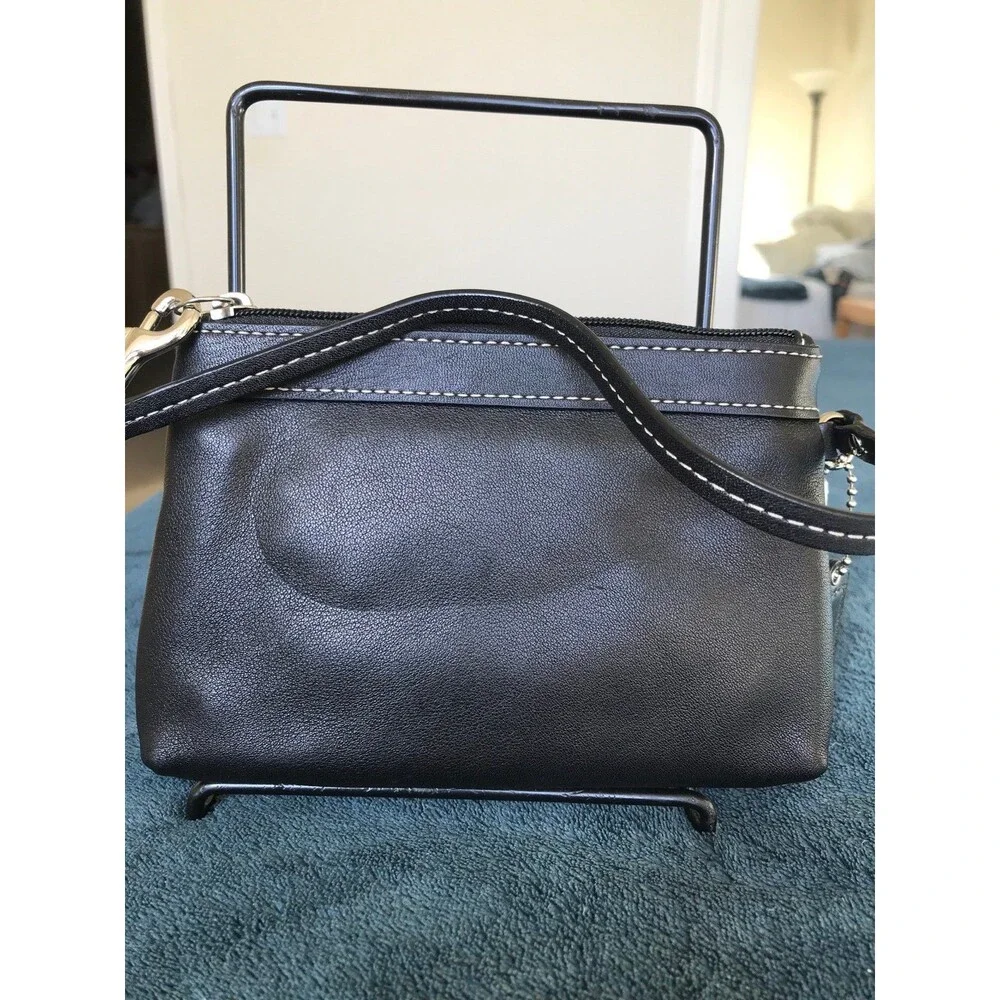 Vintage coach black leather capacity wristlet clutch